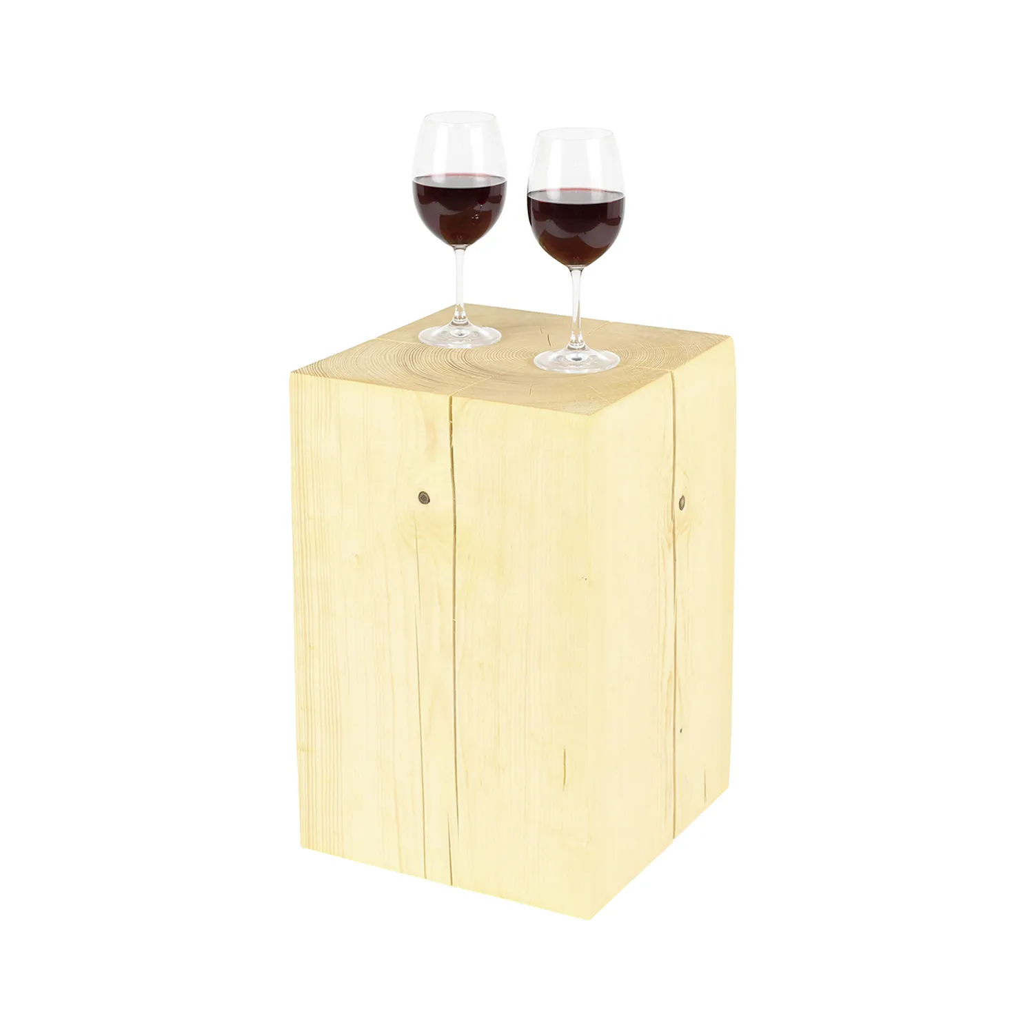 Natur geölter Holzblock aus Fichtenholz als Hocker und Tisch mit Weinglas