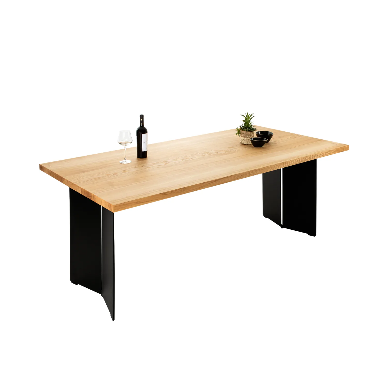 Tisch aus Esche massiv auf Tischgestell aus Stahlwangen