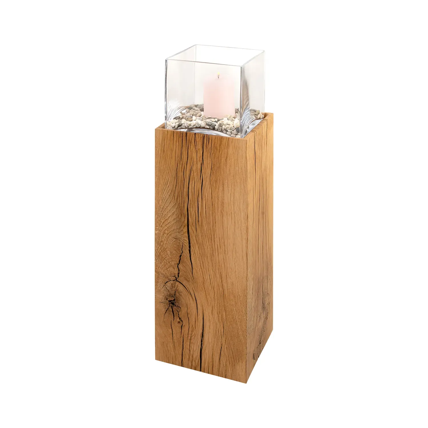Holzsäule aus Eiche mit transparentem, viereckigem Windlicht und Kerze auf Steinen